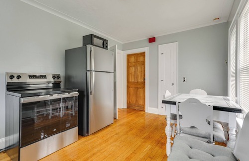 Westerly Apartamento | 5 Mi to Beaches: Historic Apartment in Westerly!