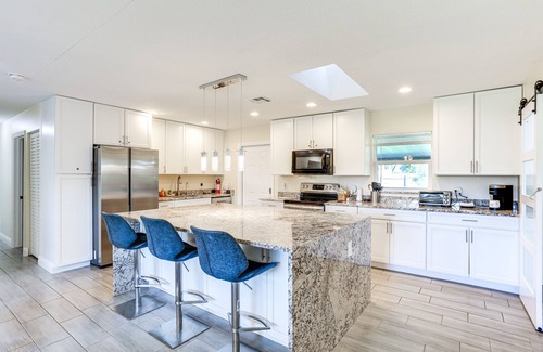 Boynton Beach Cabaña | 5 Mi to Beaches: Hot Tub Haven in Lake Worth