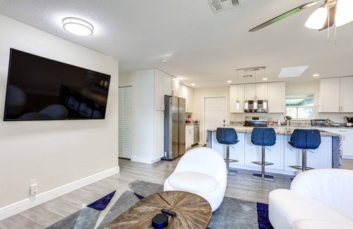 Boynton Beach Cabaña | 5 Mi to Beaches: Hot Tub Haven in Lake Worth