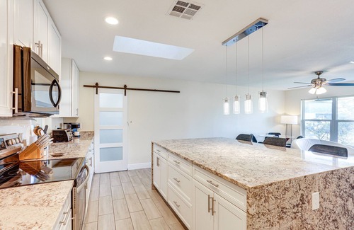 Boynton Beach Cabaña | 5 Mi to Beaches: Hot Tub Haven in Lake Worth