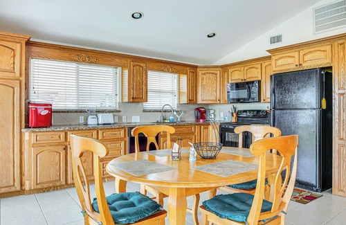 Port Isabel Casa | 5 Mi to Beaches: Sunny Port Isabel Golf Retreat