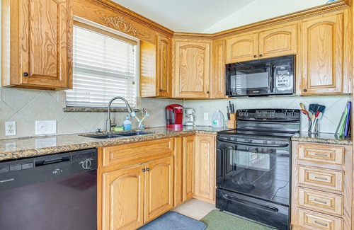 Port Isabel Casa | 5 Mi to Beaches: Sunny Port Isabel Golf Retreat