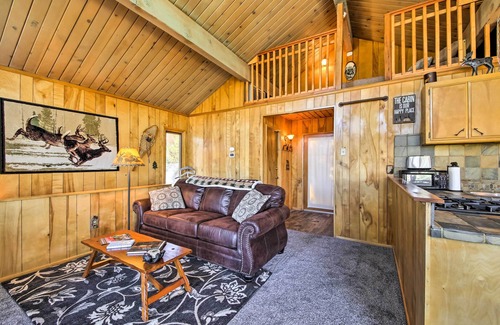 Big Bear Cabaña | 5 Mi to Big Bear Mtn Resort: Cozy Cabin w/ Deck