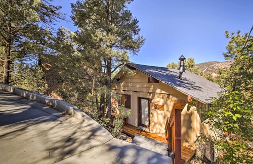 Big Bear Cabaña | 5 Mi to Big Bear Mtn Resort: Cozy Cabin w/ Deck