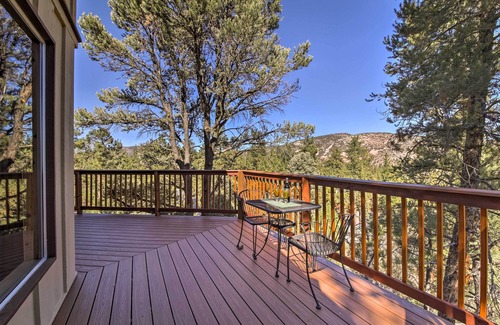 Big Bear Cabaña | 5 Mi to Big Bear Mtn Resort: Cozy Cabin w/ Deck