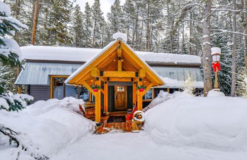 Blue River Casa | 5 Mi to Breckenridge Ski Resort Cozy Wood Cabin!