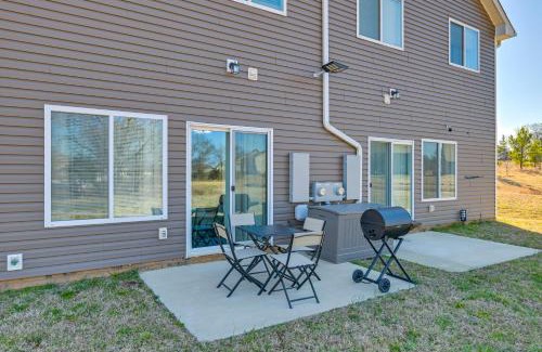 Harrisburg Casa | 5 Mi to Charlotte Motor Speedway Cozy Townhome