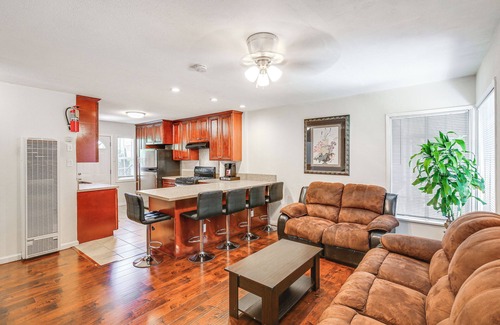 Harbor Casa | 5 Mi to Coast: Centrally Located Long Beach Home!
