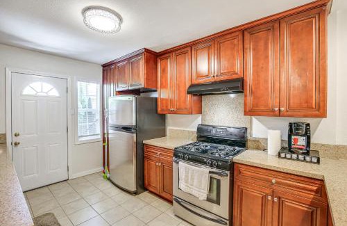 Harbor Casa | 5 Mi to Coast Centrally Located Long Beach Home!