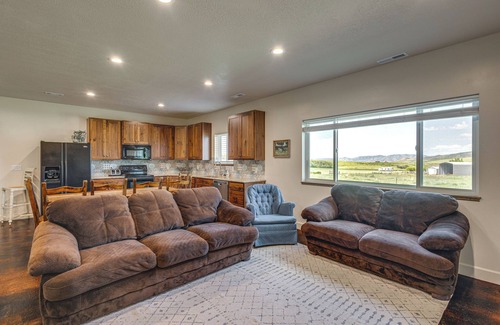 Swanlake Cabina | 5 Mi to Devil Creek Reservoir: Idaho Farmhouse!