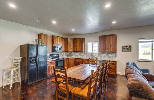 Swanlake Cabina | 5 Mi to Devil Creek Reservoir: Idaho Farmhouse!