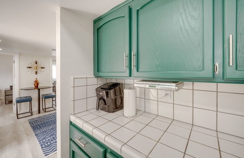 Bakersfield Apartamento | ~ 5 Mi to Downtown: Chic Bakersfield Apartment!