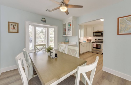 Port Royal Casa | 5 Mi to Dtwn Beaufort: Home w/ Screened-In Patio