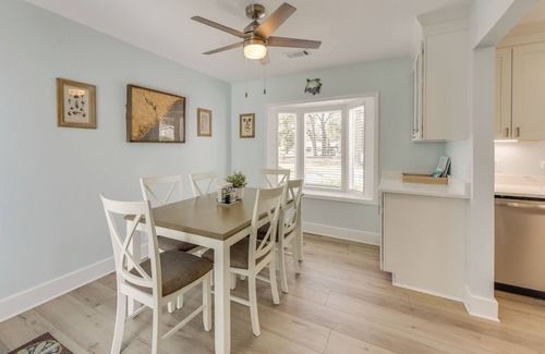 Port Royal Casa | 5 Mi to Dtwn Beaufort: Home w/ Screened-In Patio