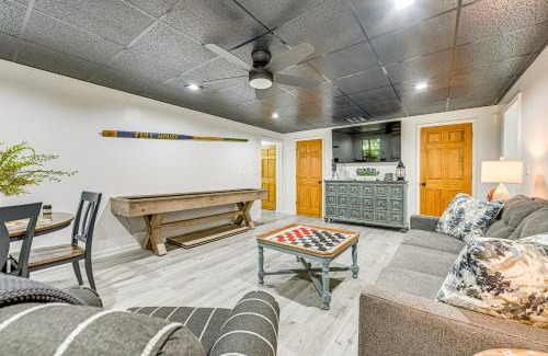 Hiawassee Casa | 5 Mi to Dtwn Hiawassee Creek-Front Home with Deck