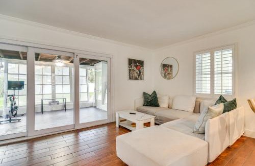 Shore Acres Casa | 5 Mi to Dtwn Pet-Friendly Home in St Petersburg!