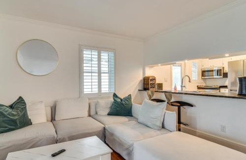 Shore Acres Casa | 5 Mi to Dtwn Pet-Friendly Home in St Petersburg!