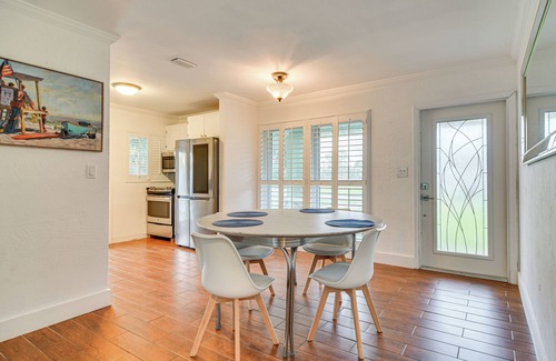 Shore Acres Casa | 5 Mi to Dtwn: Pet-Friendly Home in St Petersburg!