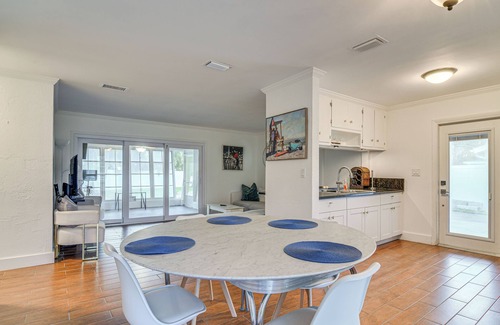 Shore Acres Casa | 5 Mi to Dtwn: Pet-Friendly Home in St Petersburg!