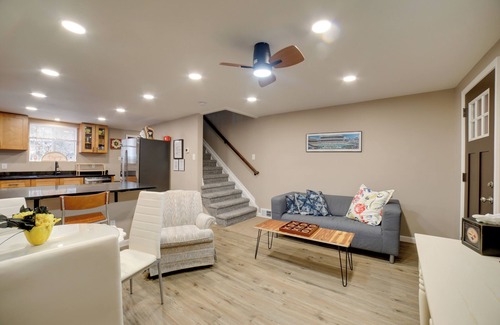 South Hills Casa | 5 Mi to Dtwn Pittsburgh: Home w/ Deck!