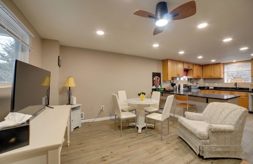 South Hills Casa | 5 Mi to Dtwn Pittsburgh: Home w/ Deck!