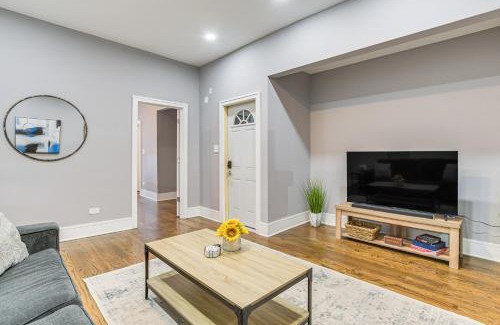 Ukrainian Village Apartamento | 5 Mi to Dtwn Ukrainian Village Apartment!