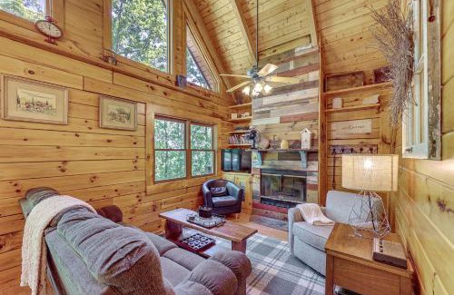 Hot Springs Casa | 5 Mi to Hot Springs Natl Park Cabin with Yard