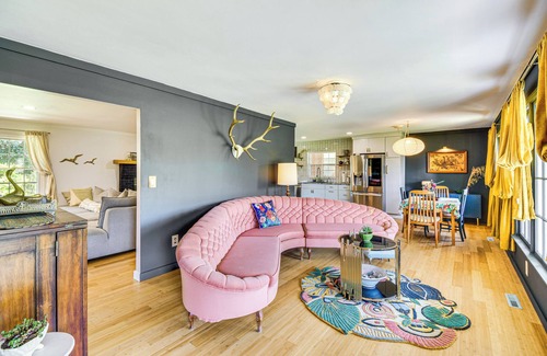 Salem Casa | 5 Mi to Lake Keowee: Stylish Salem Home w/ Yard!