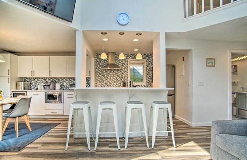 Mews Village Condominio | 5 Mi to Mashpee Commons: Coastal Mashpee Condo