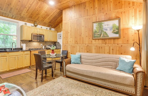 Mongaup Valley Cabina | 5 Mi to Monticello Raceway: Cabin w/ Pool Access!