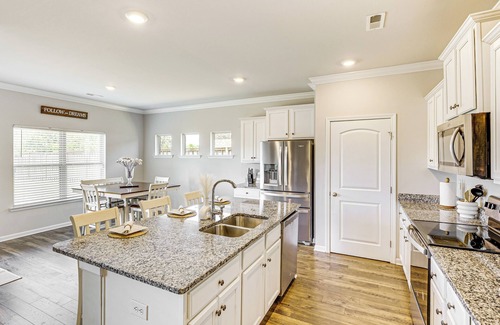 Athens Casa | 5 Mi to The Square: Athens Home w/ Pool Access!