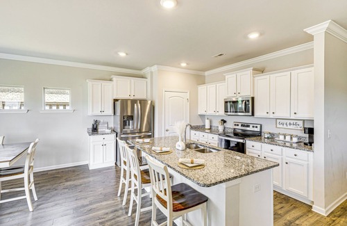 Athens Casa | 5 Mi to The Square: Athens Home w/ Pool Access!