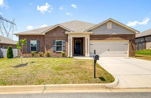 Athens Casa | 5 Mi to The Square Athens Home with Pool Access!