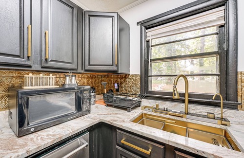 Marietta Casa | 5 Mi to Town: Pet-Friendly Retreat in Marietta!