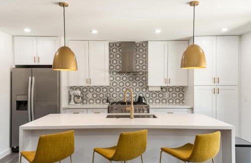 University Hills Casa | 5 Mi to UT Home with Outdoor Entertainment Area!