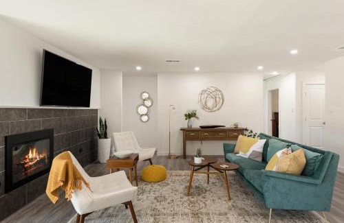 University Hills Casa | 5 Mi to UT Home with Outdoor Entertainment Area!