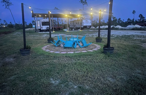 Gulf County Alquiler De RV | 5 miles from the beautiful GULF OF MEXICO! Secluded, private, family campsite!