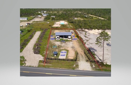 Gulf County Alquiler De RV | 5 miles from the beautiful GULF OF MEXICO! Secluded, private, family campsite!