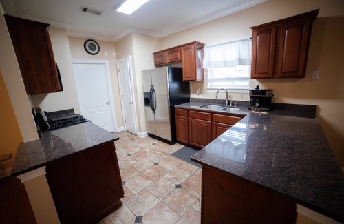 Arabi Casa | 5 miles to Bourbon St. ! Historic Neighborhood of Old Arabi. Family friendly!