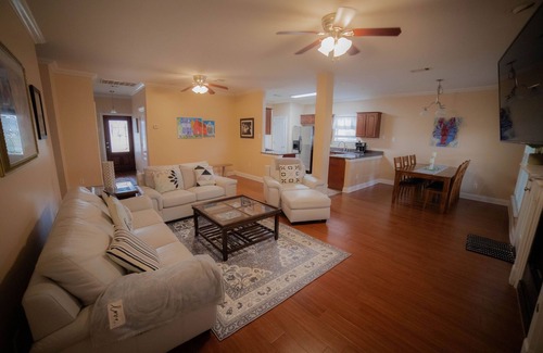 Arabi Casa | 5 miles to Bourbon St. ! Historic Neighborhood of Old Arabi. Family friendly!