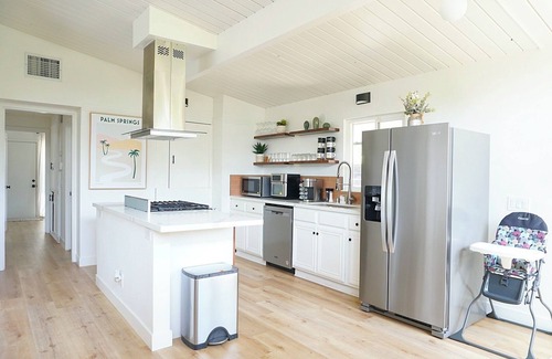 Fullerton Casa | 5 Miles to Disneyland - NEW Modern Home + Pool Table