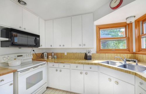 Newlands Casa | 5 min drive to CU/Pearl - Best Neighborhood