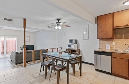 Airport Township Casa | 5 Min from Airport, Clse to Hopsitls