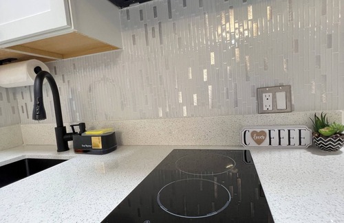 West Hollywood Apartamento | 5 min. From The Guitar Charming 1-bedroom apartment with AC, WiFi in Hollywood