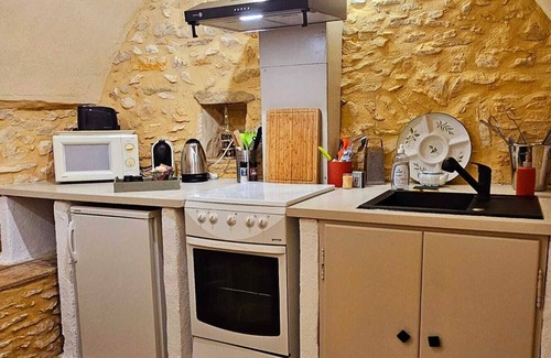 Saint-Maximin Casa | 5 min from Uzes Logement de charme with jacuzzi in its beautiful courtyard.