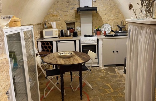 Saint-Maximin Casa | 5 min from Uzes Logement de charme with jacuzzi in its beautiful courtyard.