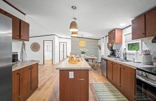 Fayetteville Casa | 5 MIN NEW RIVER GORGE, WALK TO TOWN, GAMEROOM, HOT TUB
