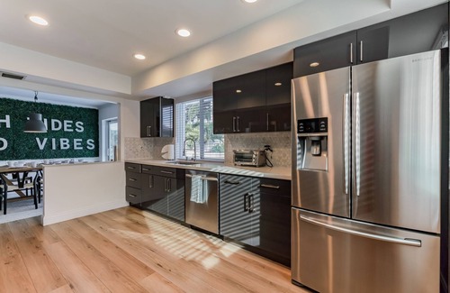 Imperial Point Casa | 5 min to beach/ Lux modern home/ Exceptional outdoor area/pool/games
