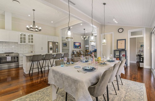 Woolloongabba Casa | 5 min to BNE City Centre & Next to The Gabba! Unique Character Queenslander Home