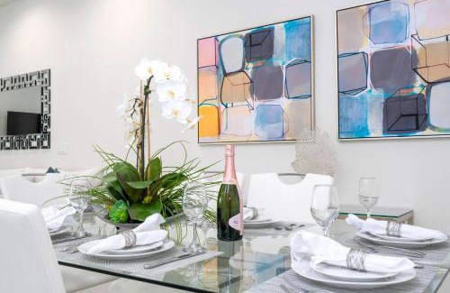 West Kissimmee Casa | 5 min to Disney NEW Upscale 5 Suites Villa